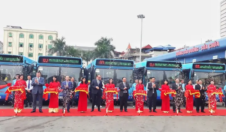 Trên Tuyến Buýt Số 03 Bến Xe Giáp Bát