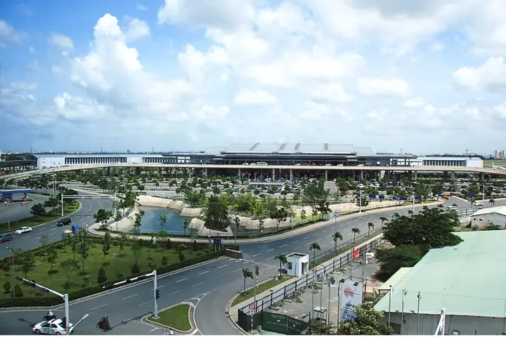 Tan Son Nhat Airport Survival Guide: Transport & Travel Tips