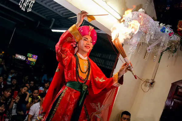 Thánh Mẫu Liễu Hạnh, Sự Tích Và Đền Thờ Thánh Mẫu Liễu Hạnh