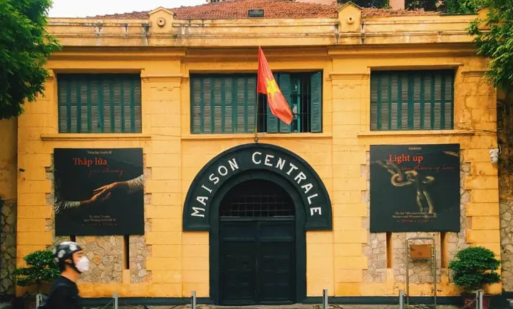Nhà Tù Hỏa Lò: Quá Khứ Đen Tối Của "hanoi Hilton" Khét Tiếng Tại ...