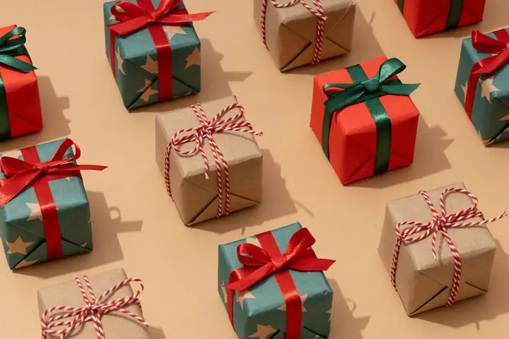 Trao Tặng Quà Noel