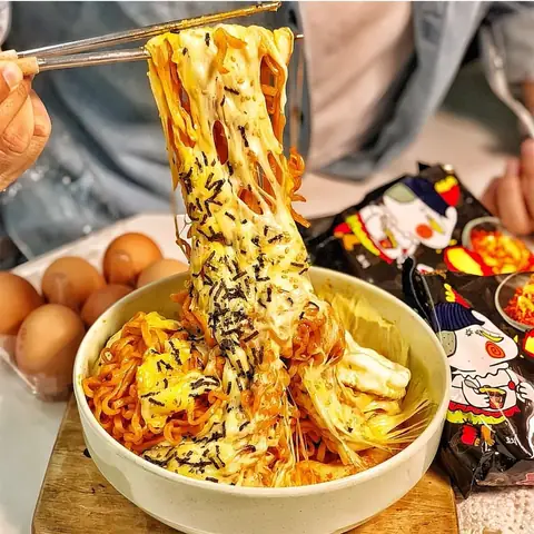 Sức Sáng Tạo Của Giới Trẻ Đúng Là Vô Bờ Bến, Có Thể Biến Món Mì Cay “huyền Thoại” Thành Phiên Bản Mà Ít Ai Nghĩ Đến.