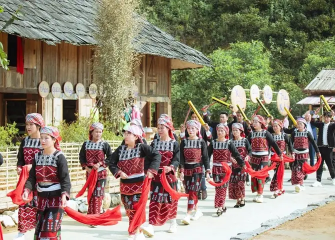 Trải Nghiệm Văn Hóa Bản Địa Đặc Sắc