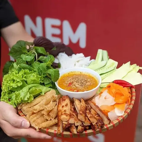Nem Luji – Hương Vị Truyền Thống Được Bảo Tồn
