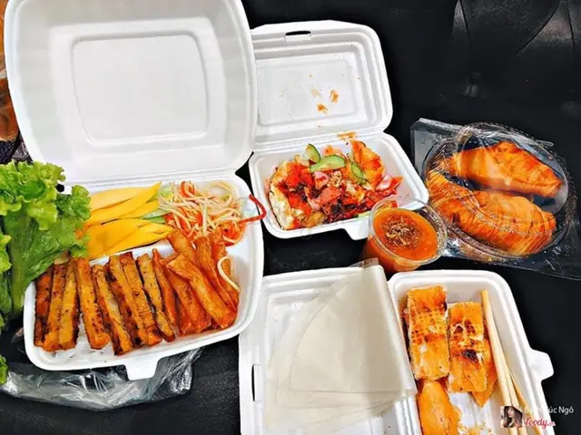 Nem Nướng Hà Thảo – Hương Vị Độc Đáo Từ Nước Sốt