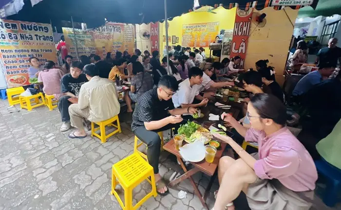 Nem Nướng Cô Ba Nha Trang – Nước Chấm Béo Ngậy Gây Nghiện