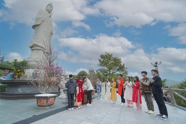 Nên Đi Chùa Ngày 14 Hay 15