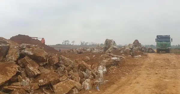 Khai Thác Đá Cổ Thạch Tại Xã Nghĩa Hiếu, Huyện Nghĩa Đàn, Nghệ ...