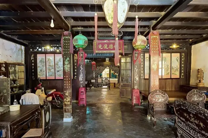 Có 8 Thế Hệ Đã Sống Ở Trong Nhà Cổ Có 8 Thế Hệ Đã Sống Ở Trong Nhà Cổ
