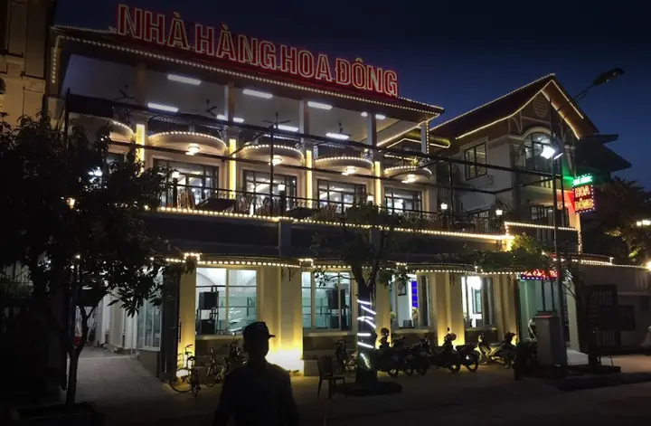 Nhà Hàng Hoa Đông-phủ Lý