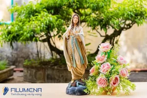 Tượng Đức Mẹ Lộ Đức Tại Nhà Sách Đức Bà Hòa Bình Sài Gòn