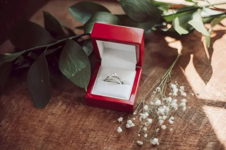 Nhẫn Tỏ Tình Là Nhẫn Như Thế Nào?