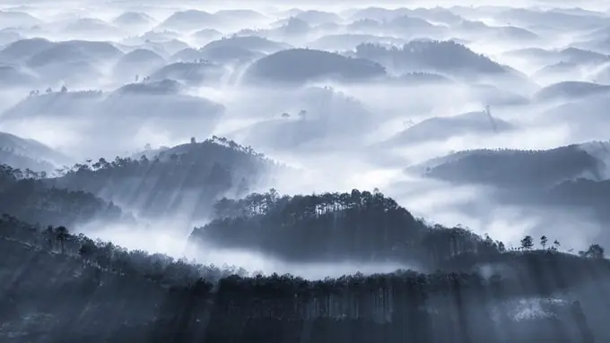 Vùng Cao Nguyên Trong Màn Sương Sớm