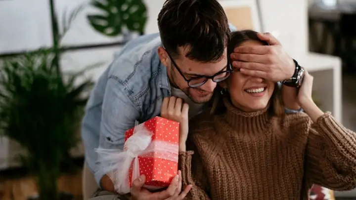Ý Nghĩa Của Việc Tặng Quà Cho Người Yêu Vào Những Dịp Đặc Biệt