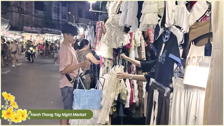 Hanh Thong Tay Night Market: A Foodie’s Paradise