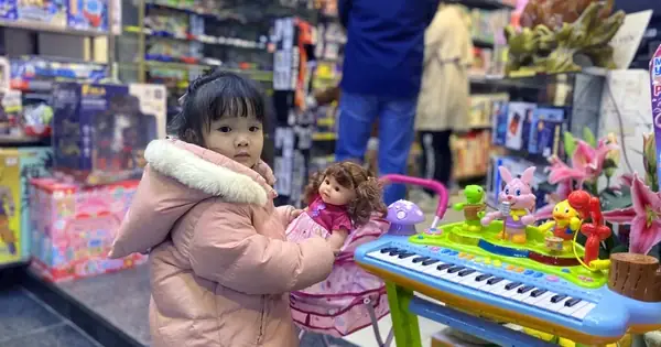 "phố Đồ Chơi" Ở Hà Nội Tấp Nập Khách Tới Tận Khuya Mùng 3 Tết "phố Đồ Chơi" Ở Hà Nội Tấp Nập Khách Tới Tận Khuya Mùng 3 Tết