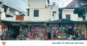 Phố Đồ Chơi Trẻ Em Ở Hà Nội Vắng Khách Dịp 1/6