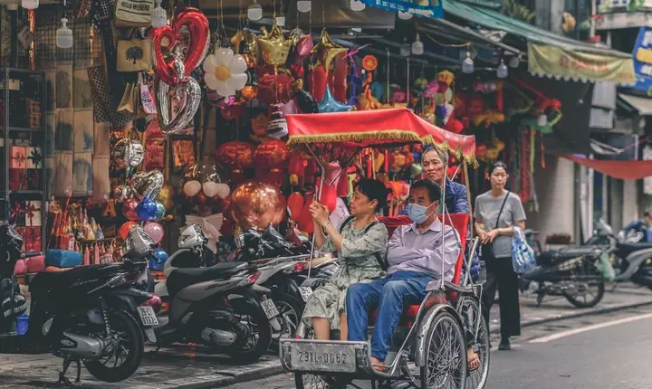 Ngồi Xích Lô Tham Quan Phố Cổ