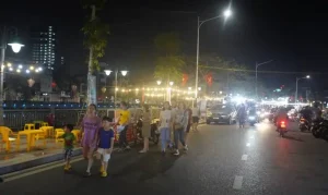 Thưởng Thức Ẩm Thực Địa Phương