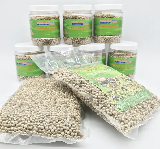Nắng Chiều Phú Quốc Nhẹ Vương Về Thăm Chốn Cũ Mà Thương Một Thời Biết Bao Chiến Sĩ Máu Rơi Nhà Tù Đế Quốc Để Đời Trổ Hoa Máu Bao Chiến Sĩ Đã Hòa Vào Lòng Đất Mẹ Xây Tòa Tháp Cao Chúng Ta Trân Trọng Tự Hào Đấp Xây Tổ Quốc Cho Sao Đẹp Giàu Hỡi Ai Hậu Duệ Đời Sau Phải Luôn Biết Quý Máu Đào Các Anh Tự Do Độc Lập Đã Dành Dân Cường Nước Thinh Các Anh Vui Lòng.