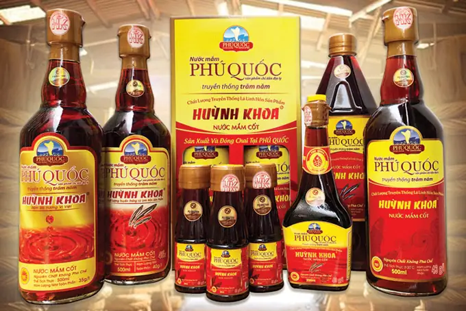 Nắng Chiều Phú Quốc Nhẹ Vương Về Thăm Chốn Cũ Mà Thương Một Thời Biết Bao Chiến Sĩ Máu Rơi Nhà Tù Đế Quốc Để Đời Trổ Hoa Máu Bao Chiến Sĩ Đã Hòa Vào Lòng Đất Mẹ Xây Tòa Tháp Cao Chúng Ta Trân Trọng Tự Hào Đấp Xây Tổ Quốc Cho Sao Đẹp Giàu Hỡi Ai Hậu Duệ Đời Sau Phải Luôn Biết Quý Máu Đào Các Anh Tự Do Độc Lập Đã Dành Dân Cường Nước Thinh Các Anh Vui Lòng.