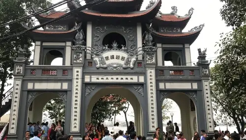 Phủ Tây Hồ Thờ Ai? Hướng Dẫn Sắm Lễ, Cầu May Đúng Cách Phủ Tây Hồ Thờ Ai? Hướng Dẫn Sắm Lễ, Cầu May Đúng Cách