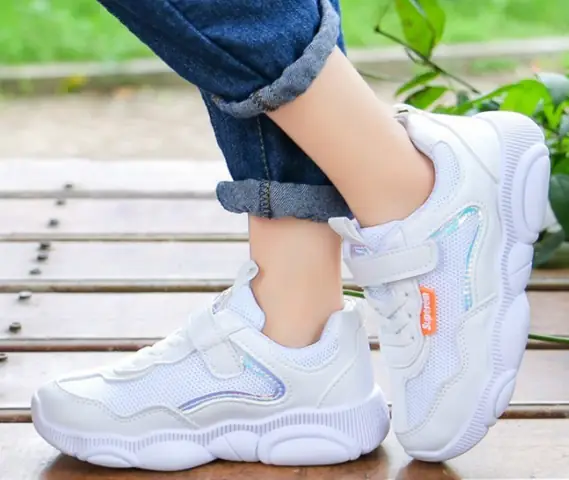 Giày Sneaker