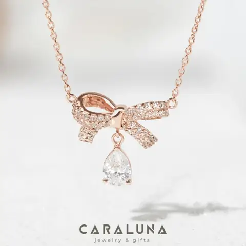 Dây Chuyền Nơ Bạc 925 Cara Luna Hình Nơ Thắt Đính Đá Treo Stone Bow Winter Snow