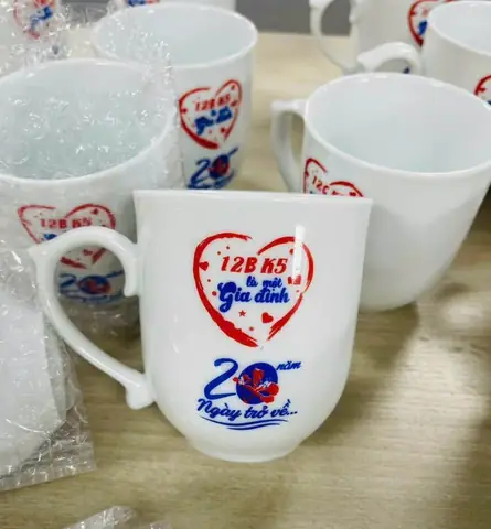 Ly Sứ In Logo Làm Quà Họp Lớp