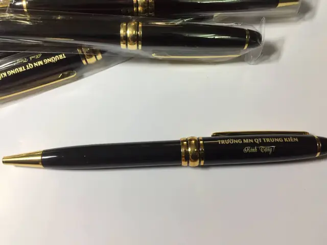Bút Ký Làm Quà Lưu Niệm Họp Lớp
