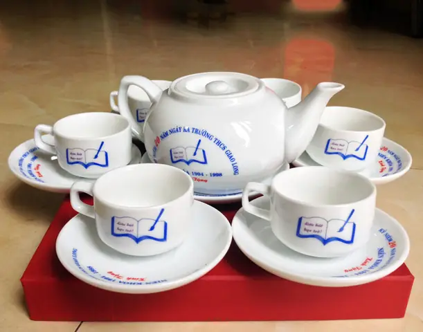 11.2. Bộ Ấm Chén Làm Quà Tặng Ngày Họp Lớp