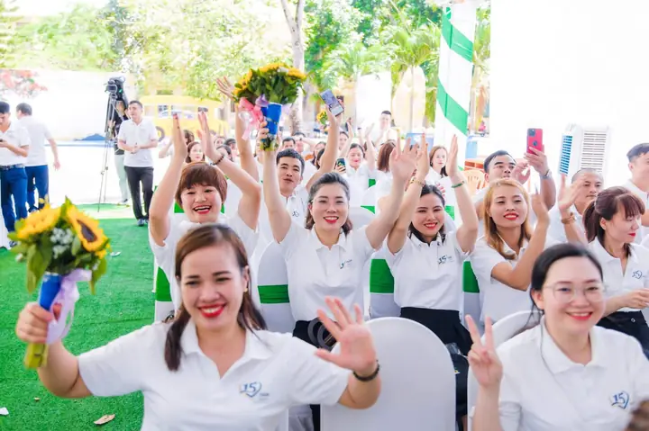 Áo Lớp – Quà Tặng Ý Nghĩa Cho Tập Thể Ngày Họp Lớp