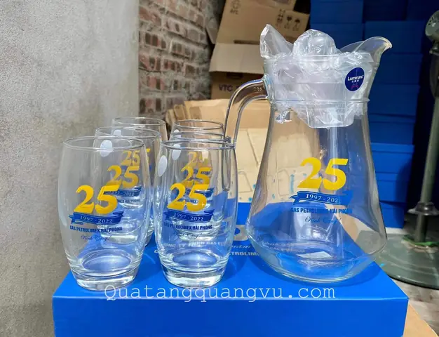 11.3. Bộ Ly Thủy Tinh Quà Lưu Niệm Họp Lớp