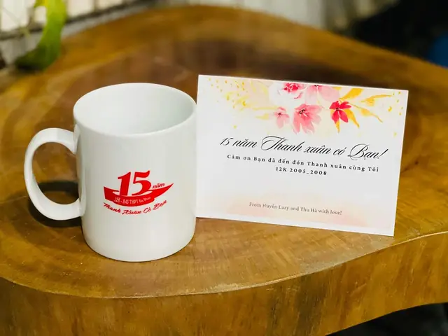 Ly Sứ In Logo Làm Quà Họp Lớp