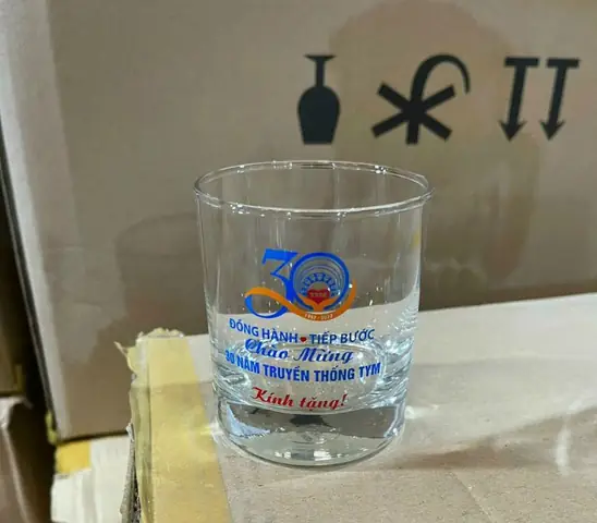 11.3. Bộ Ly Thủy Tinh Quà Lưu Niệm Họp Lớp