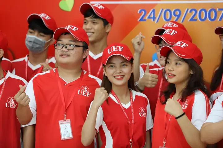 Mũ Lưỡi Trai Làm Quà Tặng Ngày Họp Lớp