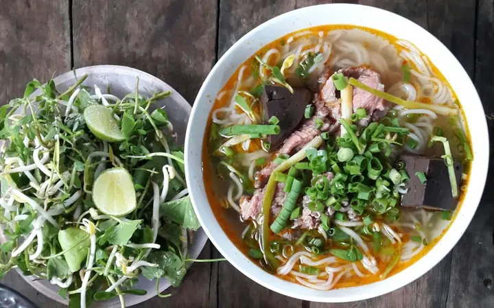 Ăn Sáng Ở Huế Chọn Món Gì? List Quán Ăn Ngon Trứ Danh