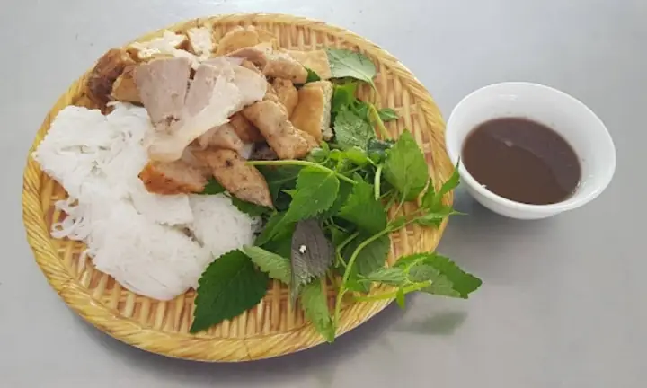 Quán Bún Đậu Mẹt 40 Nguyễn Khang: Món Ngon Đậm Vị, Giá Hợp Túi Tiền