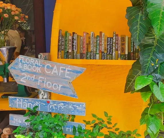 Hoa 10 Giờ Cafe – Quán Cà Phê Yên Tĩnh Ở Hà Nội