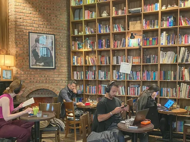 Quán Cafe Sách Yên Tĩnh Ở Hà Nội – Tranquil Books & Cafe