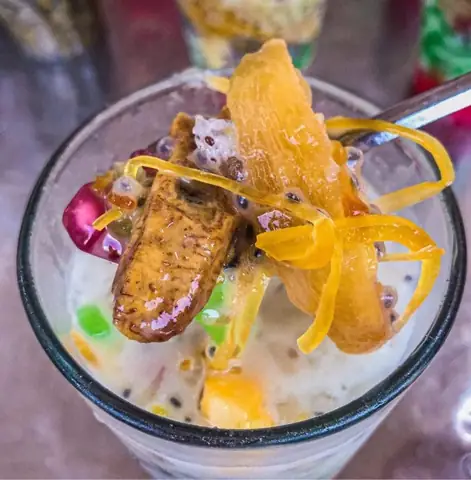 10. Quán Chè Khu Phố Tây