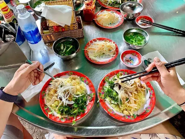 Cơm Gà Bà Buội - Ngon Nức Lòng Du Khách
