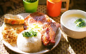 Quán Cơm Quy Nhơn Lúc Nào Cũng Đông Khách