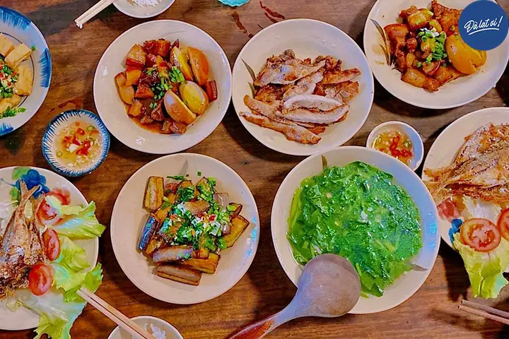 Quán Cơm Ngày 3 Bữa