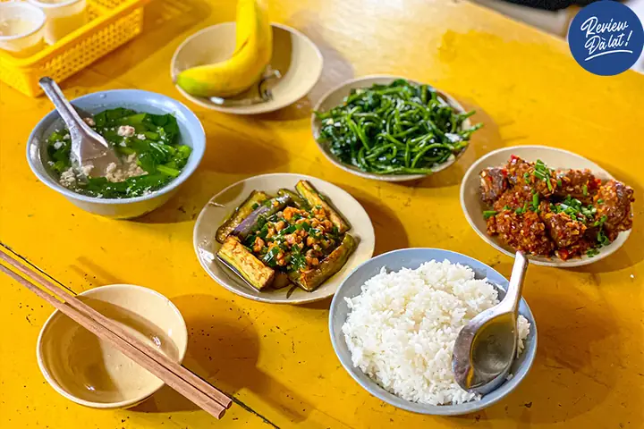 Tiệm Cơm Hồi Nớ