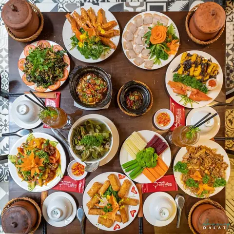 Cơm Niêu Đèn Lồng