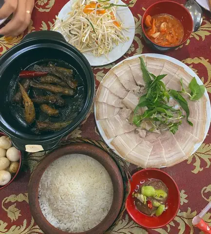 Cơm Niêu Cá Bống