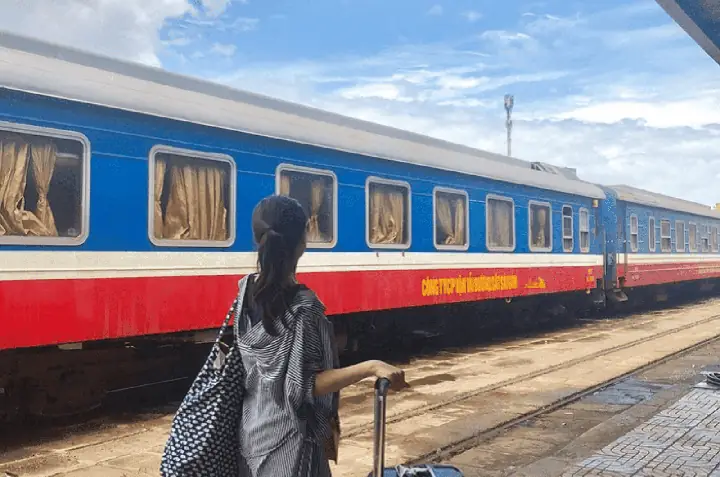 Chuyển Bằng Tàu Hỏa