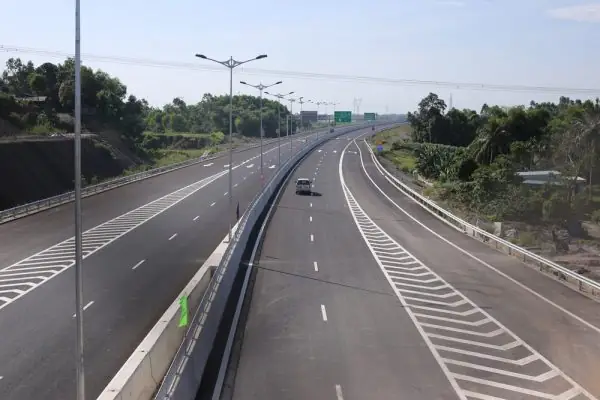 Quảng Nam Cách Đà Nẵng Bao Nhiêu Km?di Chuyển Như Thế Nào?