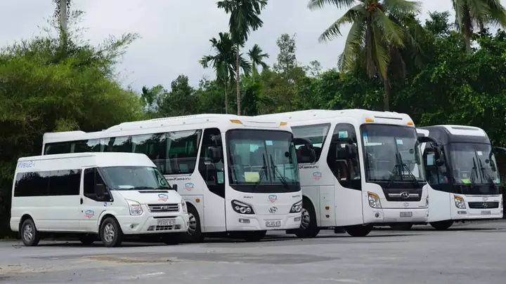 Chuyển Bằng Xe Dịch Vụ